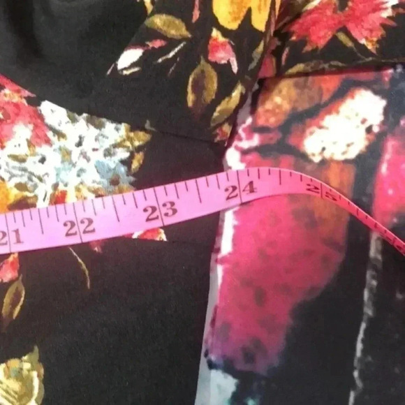 Time and tru plus size top/blouse‎ XL 16-18 black with floral - Picture 7 of 7